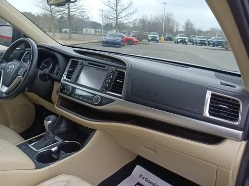 Used 2015 Toyota Highlander XLE image 36