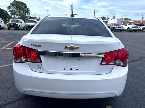 Used 2016 Chevrolet Cruze LS image 4