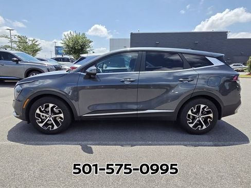 Used 2024 Kia Sportage EX FWD image 2