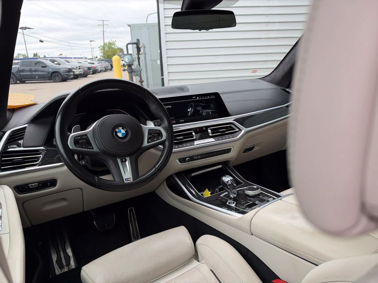 Used 2022 BMW X7 xDrive40i w/ M Sport Package AWD/4WD image 11