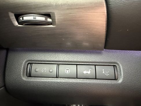 Used 2023 Nissan Pathfinder Platinum image 26