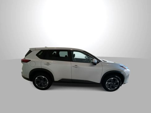 Used 2024 Nissan Rogue SV AWD/4WD image 9
