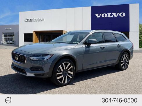 Certified 2022 Volvo V90 B6 Cross Country w/ Lounge Package AWD/4WD image 7