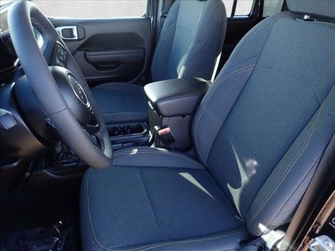 New 2025 Jeep Gladiator Sport image 10