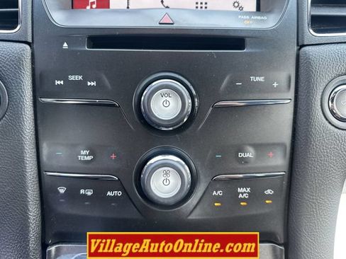 Used 2018 Ford Taurus SEL w/ Equipment Group 201A FWD image 18