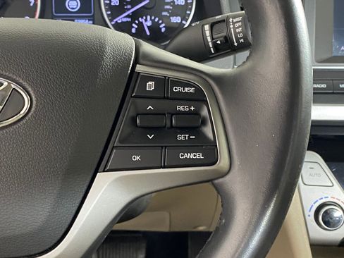 Used 2017 Hyundai Elantra Limited image 28