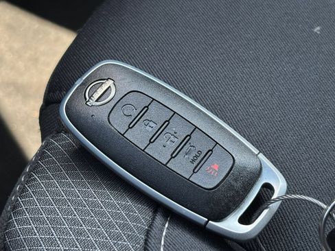Used 2025 Nissan Pathfinder SV FWD image 27