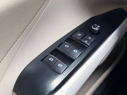 Used 2018 Toyota Camry XLE FWD image 26