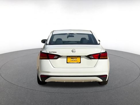 Used 2025 Nissan Altima 2.5 SV FWD image 12