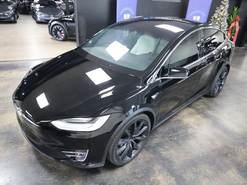 Used 2020 Tesla Model X image 10