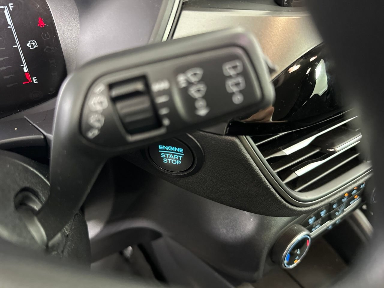 Used 2025 Ford Escape Active AWD/4WD image 21