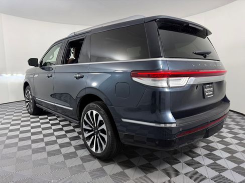 Used 2024 Lincoln Navigator Reserve image 3