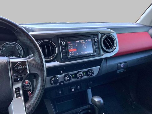 Used 2019 Toyota Tacoma SR5 AWD/4WD image 6