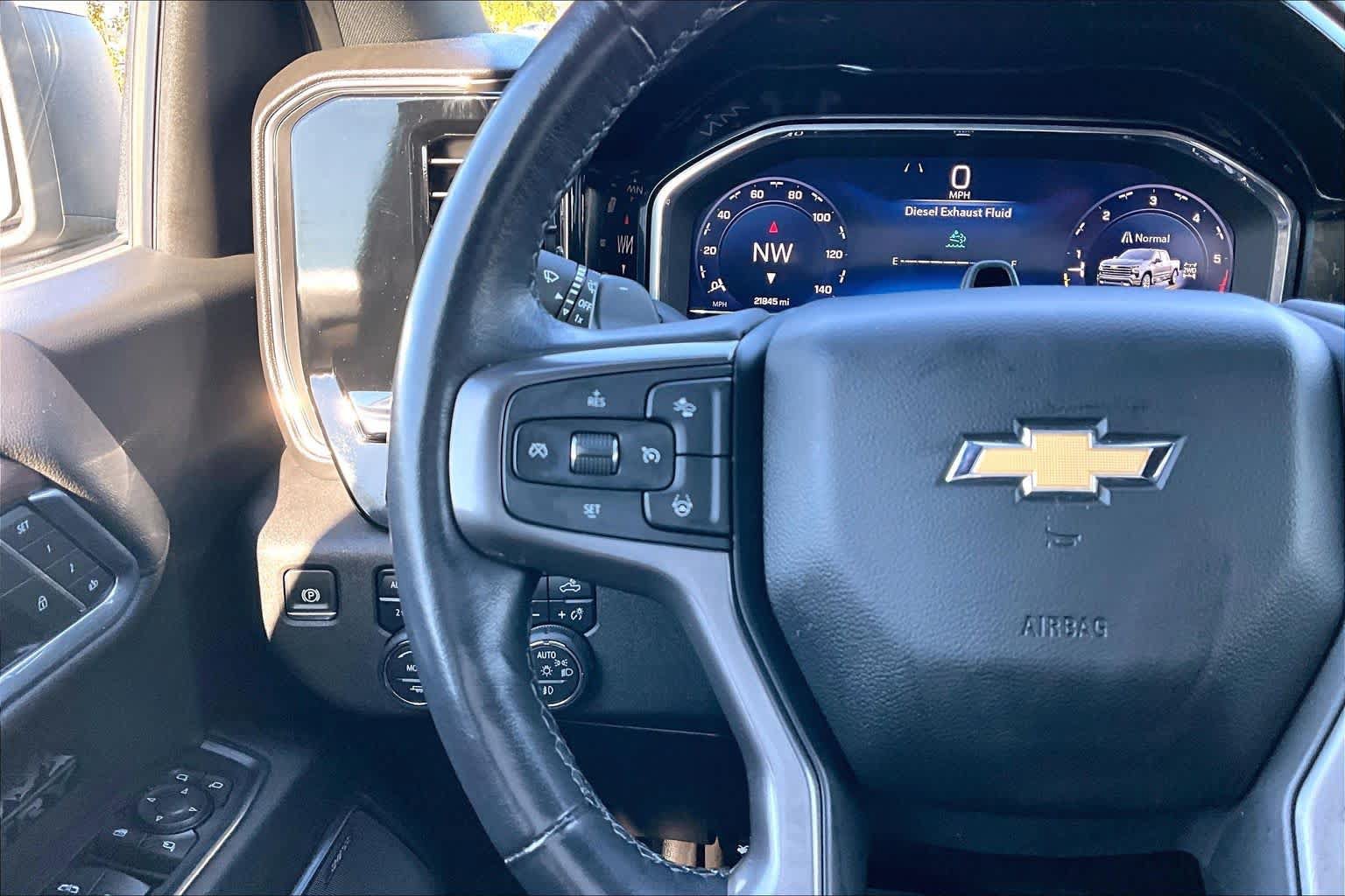 Used 2025 Chevrolet Silverado 1500 High Country AWD/4WD image 23