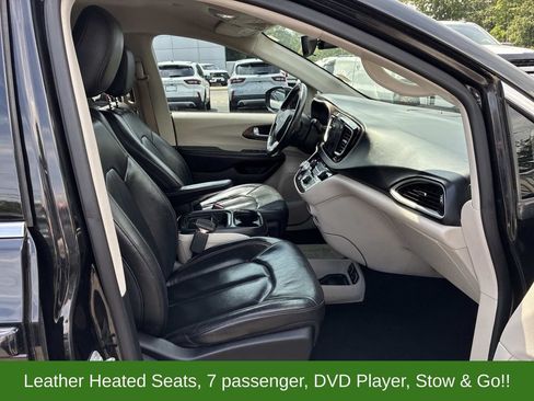 Used 2017 Chrysler Pacifica Touring-L FWD image 9