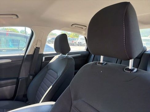 Used 2020 Ford Fusion SE FWD image 22