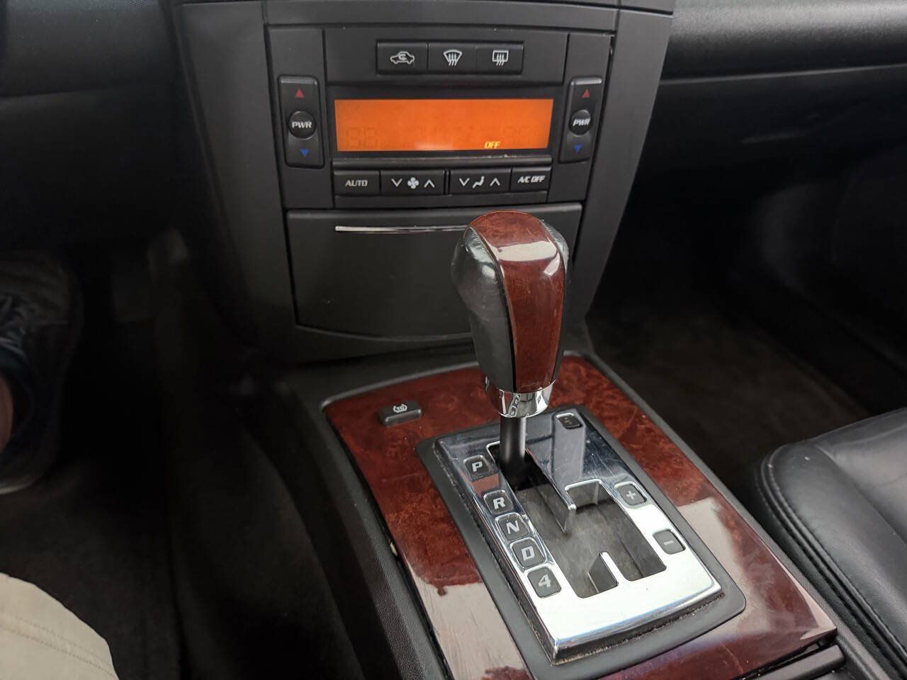 Used 2005 Cadillac SRX w/ Preferred Equipment Group AWD/4WD image 29