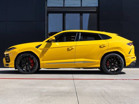 Used 2021 Lamborghini Urus AWD/4WD image 9