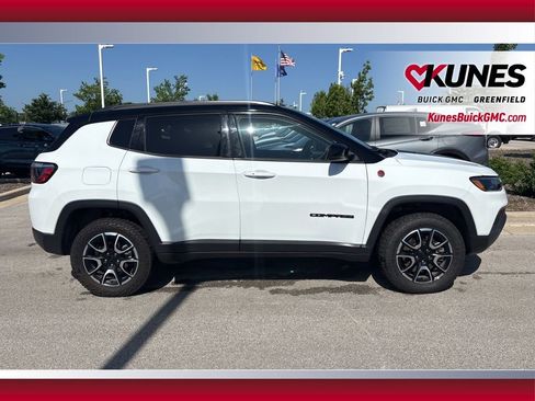 Used 2024 Jeep Compass Trailhawk image 6