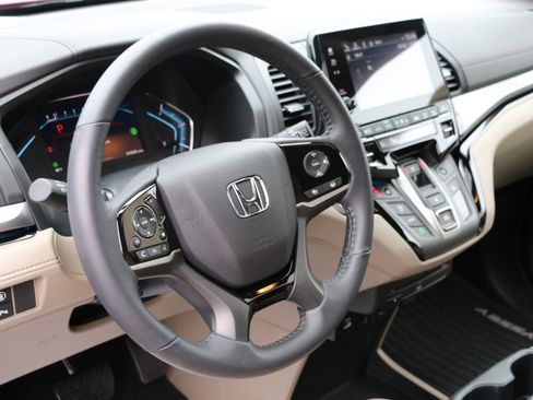 Used 2023 Honda Odyssey Touring image 18