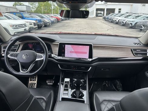 Certified 2024 Volkswagen Atlas SEL Premium R-Line AWD/4WD image 9