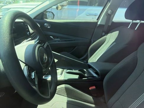 Used 2025 Hyundai Elantra SE FWD image 8