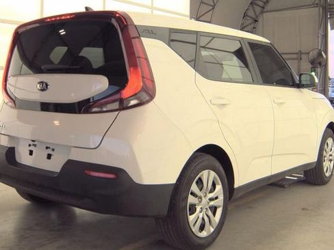 Used 2021 Kia Soul LX image 3