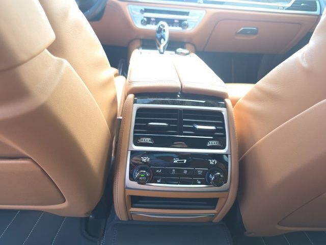 Used 2022 BMW 750i xDrive w/ Executive Package AWD/4WD image 29