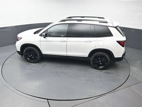 Certified 2024 Honda Passport Black Edition image 39