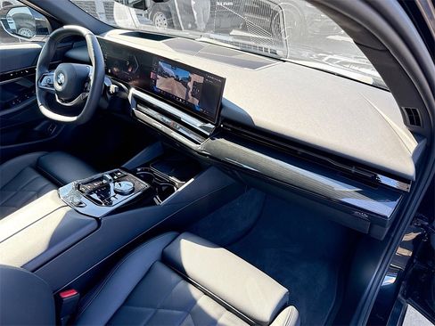 Used 2024 BMW 530i image 34