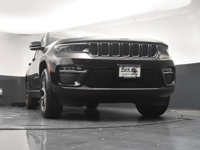 Used 2025 Jeep Grand Cherokee Limited w/ Trailer Tow Package AWD/4WD image 19
