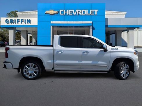 Used 2024 Chevrolet Silverado 1500 High Country AWD/4WD image 3