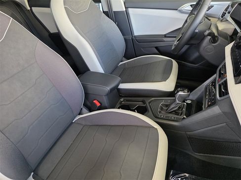 New 2025 Volkswagen Taos SE image 10