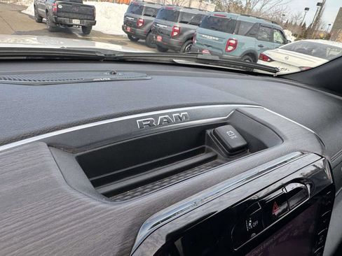 Used 2025 RAM 1500 Laramie AWD/4WD image 34