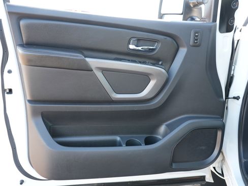 Used 2015 Nissan Titan SL w/ SL Moonroof Package image 15