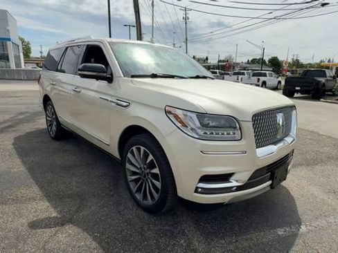 Used 2018 Lincoln Navigator Select AWD/4WD image 2