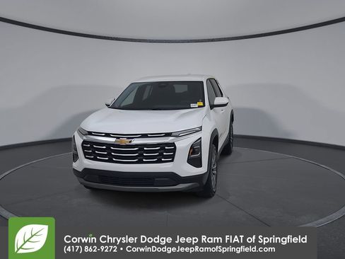 Used 2026 Chevrolet Equinox LT FWD image 5