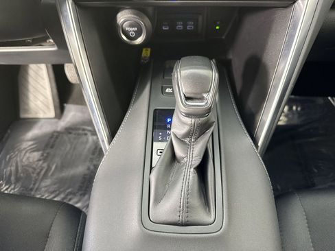 Used 2024 Toyota Venza LE image 17