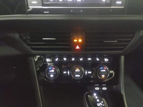 Used 2024 Volkswagen Jetta SE image 12