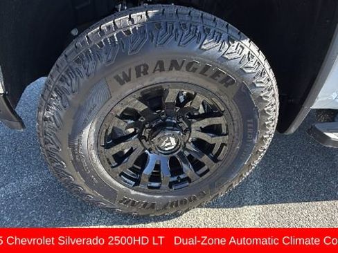 Used 2025 Chevrolet Silverado 2500 LT w/ Convenience Package AWD/4WD image 9