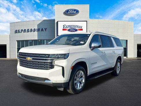 Used 2023 Chevrolet Suburban Premier image 2