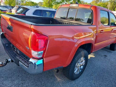 Used 2017 Toyota Tacoma SR5 w/ Tow Package image 5