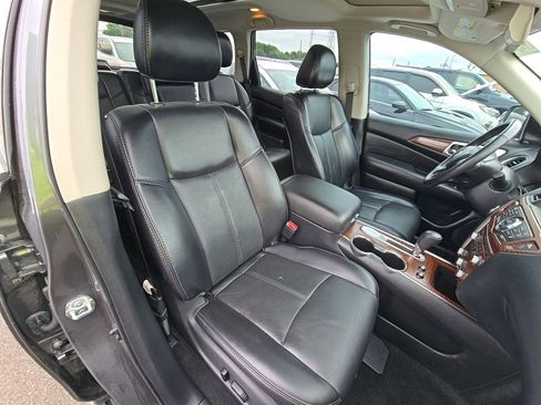 Used 2020 Nissan Pathfinder Platinum FWD image 11