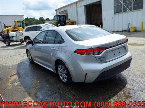 Used 2023 Toyota Corolla LE image 3
