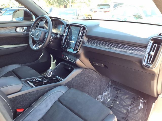 Used 2019 Volvo XC40 T5 R-Design AWD/4WD image 25