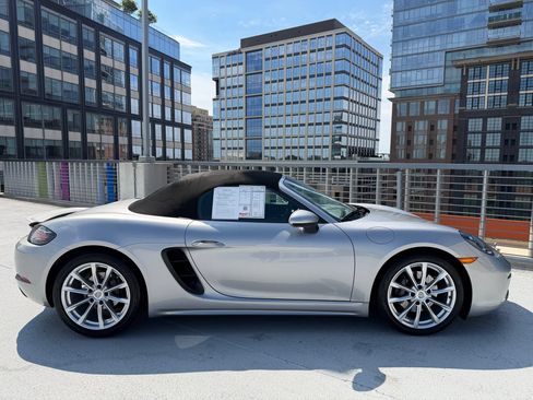 Certified 2024 Porsche 718 Boxster RWD image 8