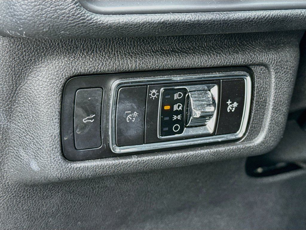 Used 2023 Lincoln Corsair FWD image 11