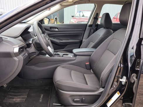 Used 2025 Nissan Altima 2.5 SV FWD image 7