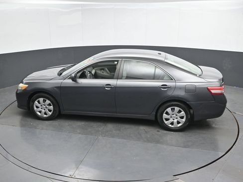 Used 2010 Toyota Camry LE FWD image 30