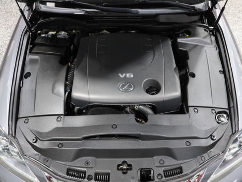 Used 2015 Lexus IS 250C image 16